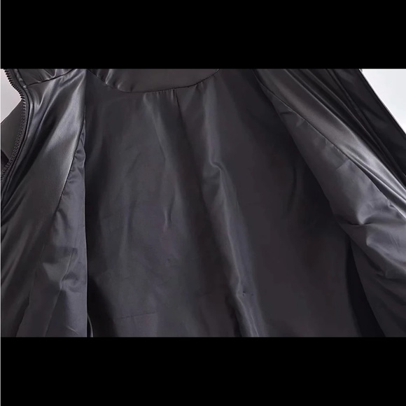 NEW ARRIVAL!!💫CASA B| Cap Sleeve Vegan Leather Long Oversized Puffer Vest - Picture 9 of 14